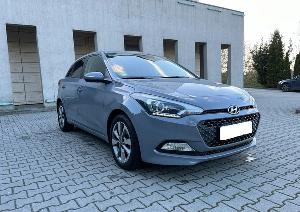 Hyundai i20 cena 35900 przebieg: 131000, rok produkcji 2015 z Stryków małe 497